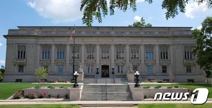 본문 이미지 - 일리노이주가 9월18일부터 현금 보석금을 완전히 폐지한 미국 내 최초의 주가 될 전망이다. 일리노이주 대법원이 주 전역에서 현금 보석금을 폐지하는 주법을 합헌 판결한 데 따른 것이다. &#39;범죄 확산&#39; 등을 우려하는 반대 진영의 반발은 여전히 거세다.