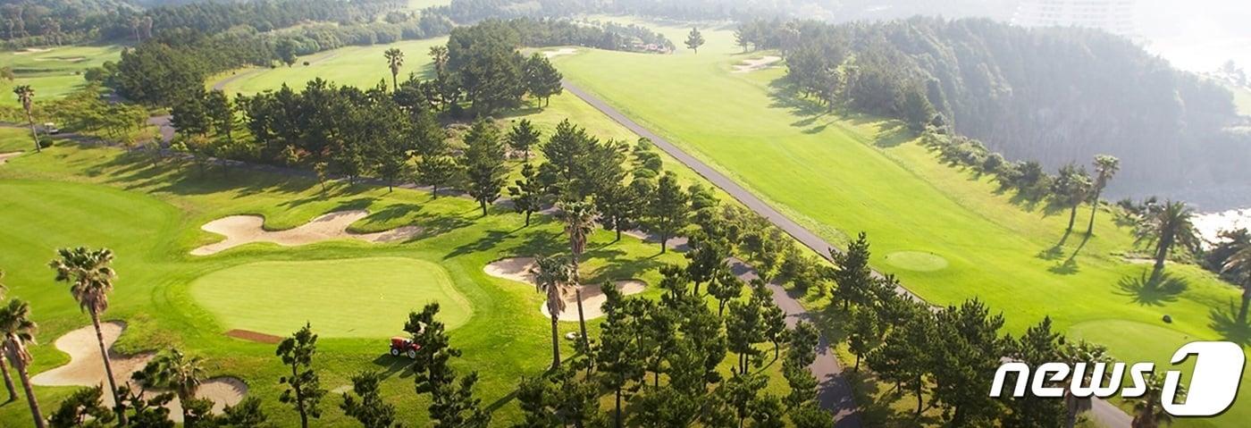제주특별자치도는 한국관광공사가 소유한 중문관광단지 내 부동산 매입을 위한 TF팀을 구성, 운영한다고 25일 밝혔다. 사진은 중문골프장 전경(한국관광공사 홈페이지 캡쳐)/뉴스1 