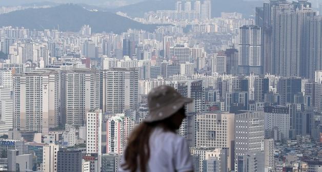 본문 이미지 - 서울 중구 남산에서 도심 아파트 단지/뉴스1 ⓒ News1 김진환 기자