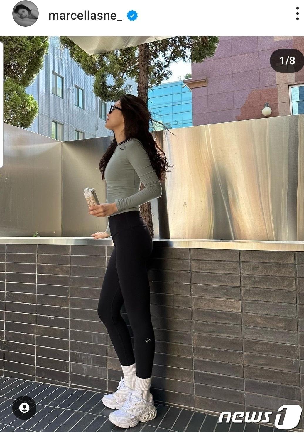 본문 이미지 - 알로 레깅스를 착용한 가수 겸 배우 손나은.(손나은인스타그램)