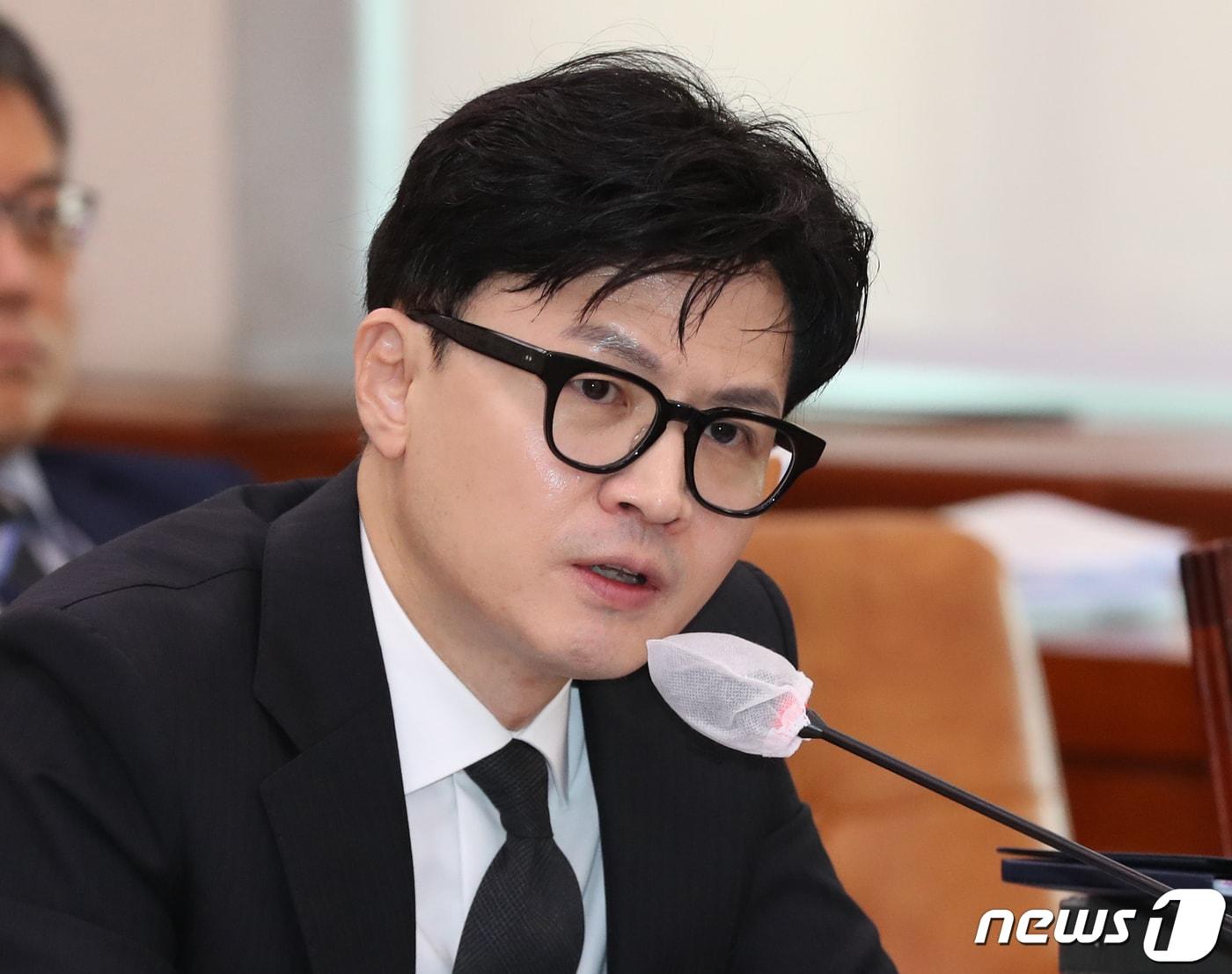 본문 이미지 - 한동훈 법무부장관이 26일 국회 법제사법위원회 전체회의에서 의원들의 질의에 답변하고 있다. 2023.7.26/뉴스1 ⓒ News1 송원영 기자