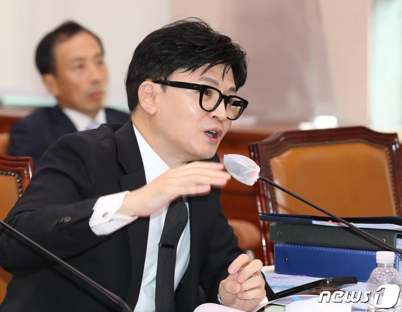 본문 이미지 - 한동훈 법무장관이 26일 서울 여의도 국회에서 열린 법제사법위원회 전체회의에서 의원들의 질의에 답변하고 있다. 2023.7.26/뉴스1 ⓒ News1 송원영 기자