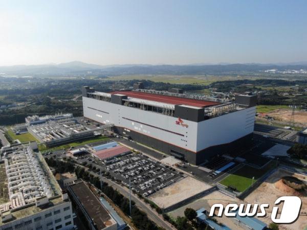 본문 이미지 - SK하이닉스 M15 청주 공장.(SK하이닉스 제공)