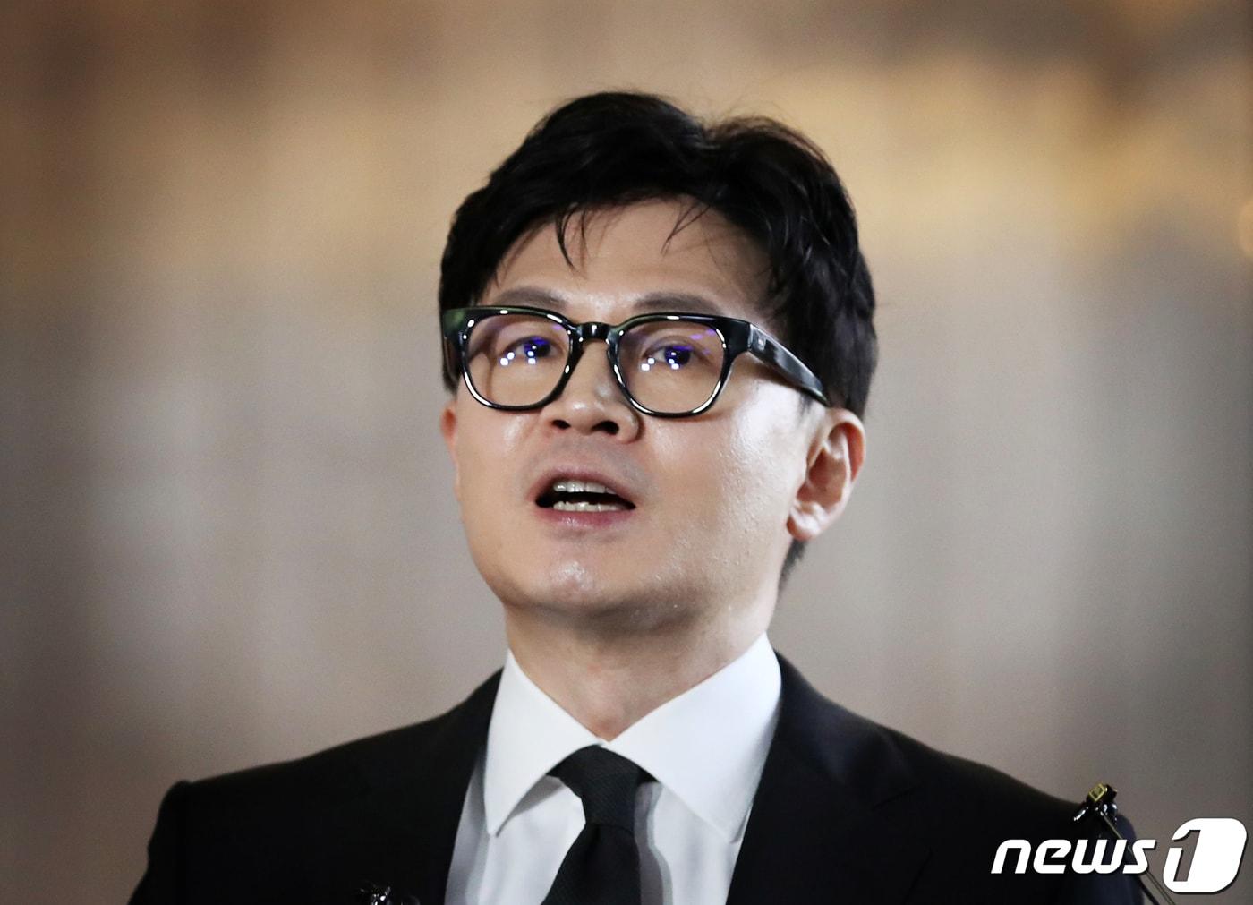 본문 이미지 - 한동훈 법무부 장관이 26일 오전 서울 여의도 국회에서 국회 법제사법위원회 전체회의 참석에 앞서 취재진의 질의에 답변하고 있다. 2023.7.26/뉴스1ⓒ News1 이승배 기자