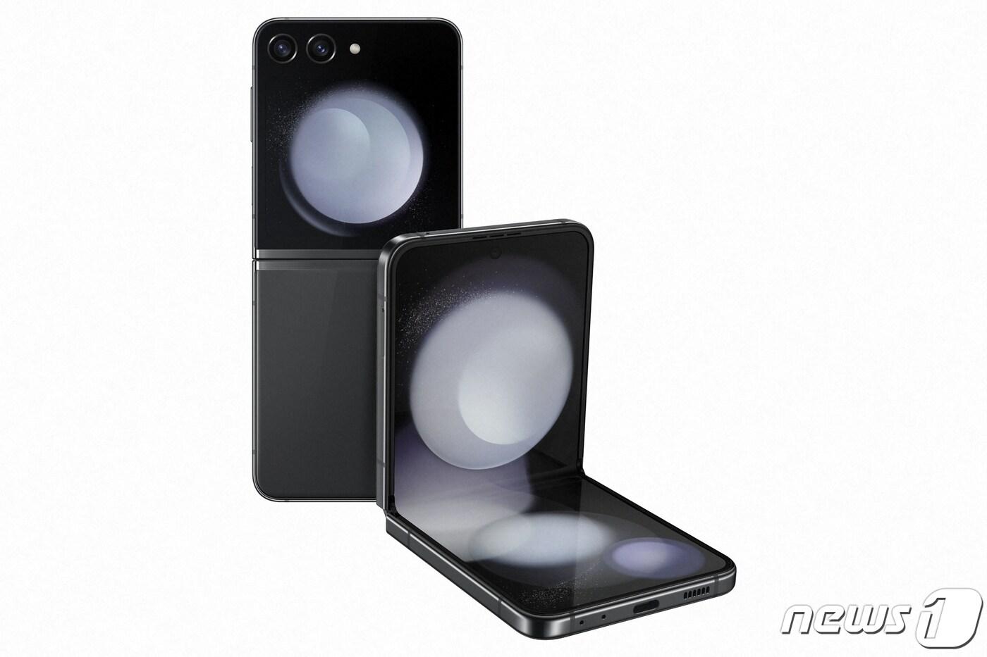 삼성전자가 7월26일 서울 강남구 코엑스에서 열린 &#39;갤럭시 언팩 2023&#39; 행사에서 갤럭시 Z플립5를 공개했다. &#40;삼성전자 제공&#41; 2023.7.26/뉴스1