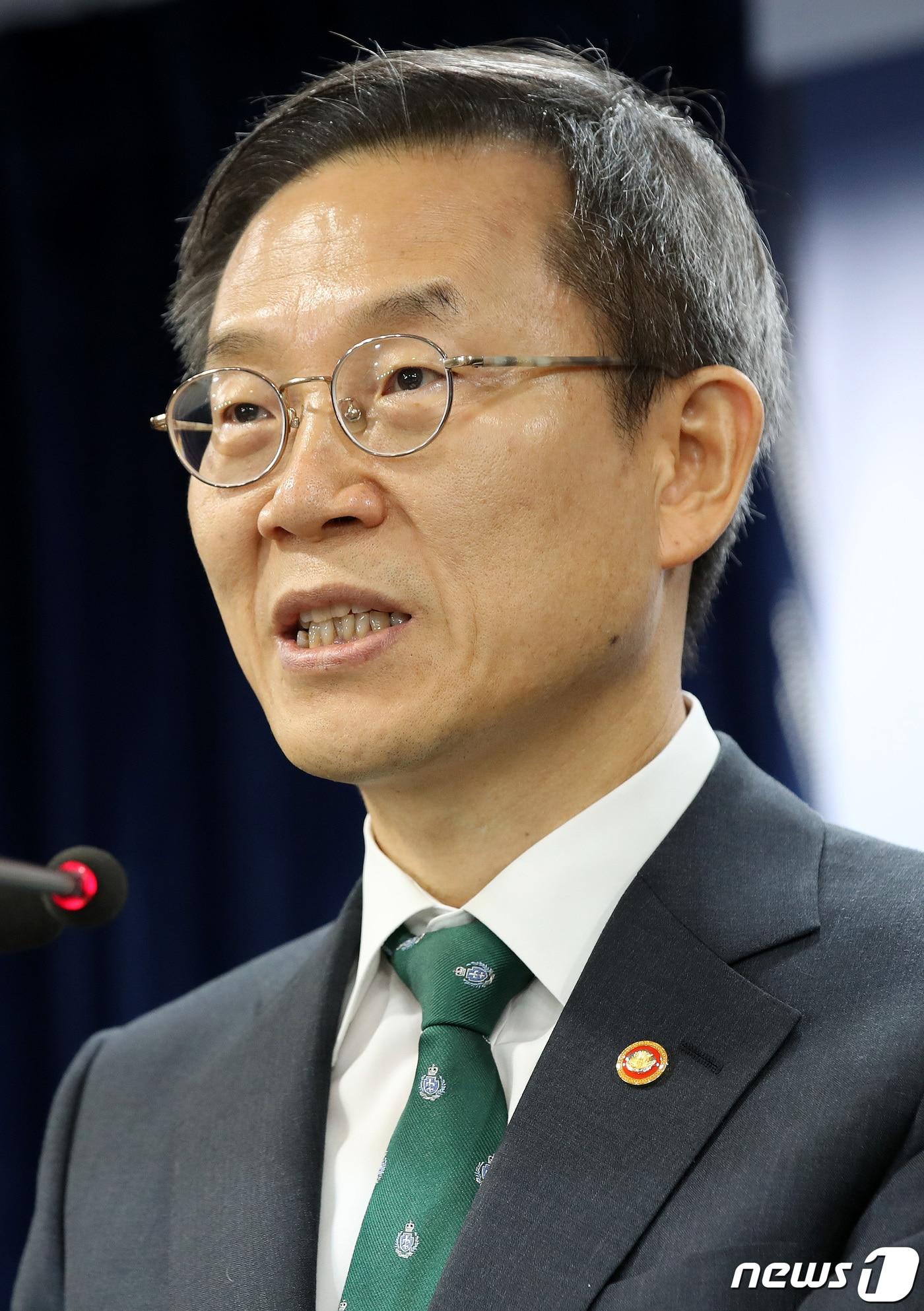 본문 이미지 - 이종호 과학기술정보통신부 장관이 27일 서울 종로구 정부서울청사에서 우주항공청 설립·운영 기본 방향 관련 브리핑을 하고 있다. 과학기술정보통신부는 이날 우주항공청의 설립방향, 기관별 역할, 조직 구성(안) 등을 담은 '우주항공청 설립·운영 기본 방향'을 발표했다. 2023.7.27/뉴스1 ⓒ News1 박지혜 기자