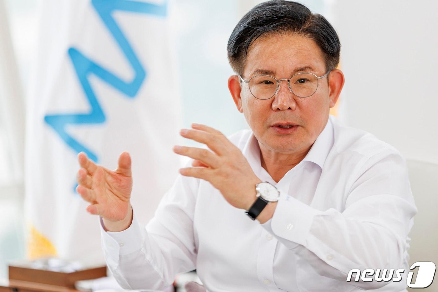 본문 이미지 - 박강수 서울 마포구청장이 10일 구청장실에서 뉴스1과 인터뷰하고 있다. 2023.07.27/뉴스1 @News1