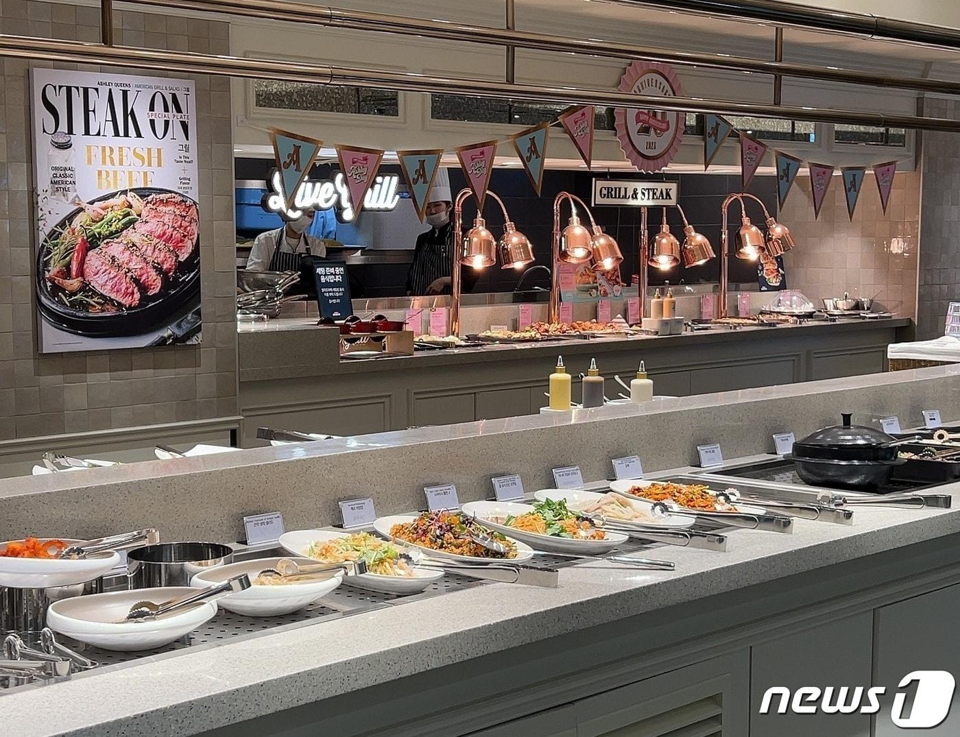 본문 이미지 - 애슐리퀸즈 샐러드바 전경.(이랜드이츠 제공)