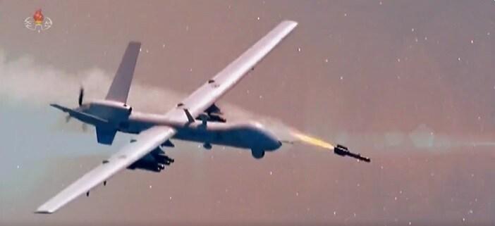 본문 이미지 - 27일 북한 조선중앙TV가 공개한 북한의 공격용 무인기 시험비행 장면.&#40;조선중앙TV 갈무리&#41;