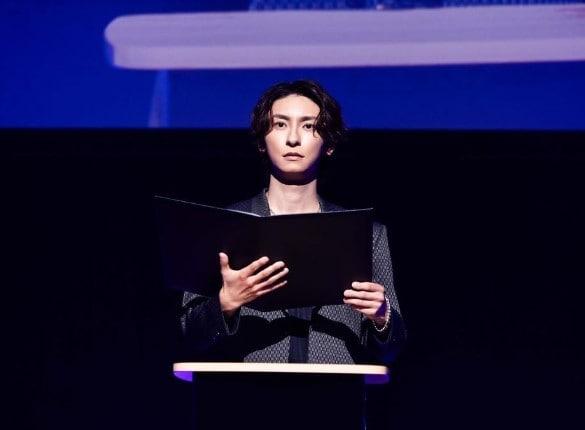 본문 이미지 - 26일 일본 도쿄의 한 회장에서 아이돌 그룹 AAA의 멤버 아타에 신지로가 커밍아웃 기자회견을 열고 있다. (출처 : 아타에 신지로 인스타그램). 2023.06.26/