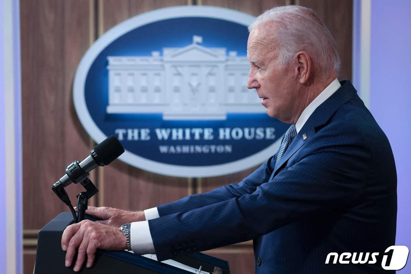 본문 이미지 - 조 바이든 미국 대통령이 27일 (현지시간) 워싱턴 백악관에서 극한 폭염 대응 관련한 연설을 하고 있다. 2023.7.28 ⓒ AFP=뉴스1 ⓒ News1 우동명 기자
