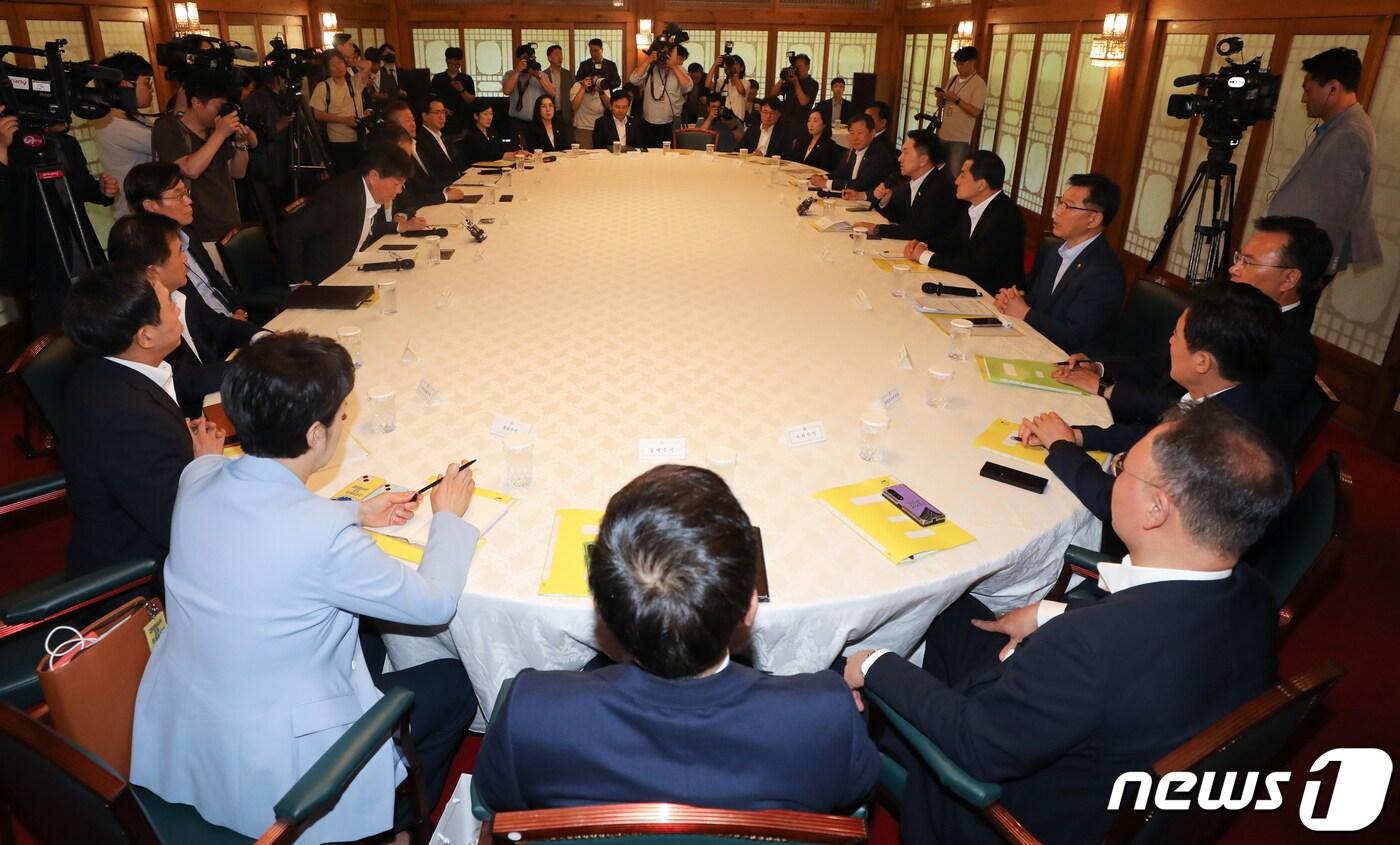 본문 이미지 - 김기현 국민의힘 대표가 28일 서울 종로구 삼청동 총리 공관에서 열린 고위당정협의회에서 인사말을 하고 있다. 2023.7.28/뉴스1 ⓒ News1 허경 기자