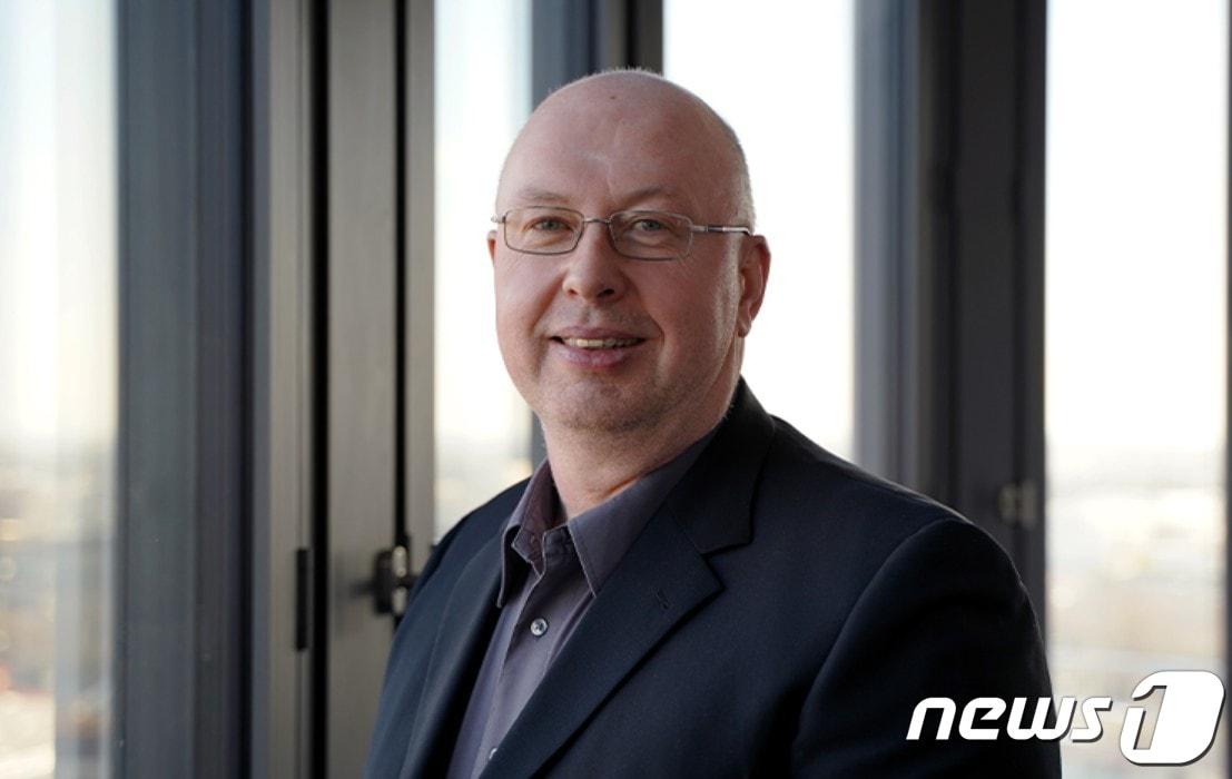 본문 이미지 -  리차드 월시(Richard Walsh) 삼성전자 반도체 DSE(유럽총괄) 메모리 마케팅 상무. (삼성전자 반도체 뉴스룸 제공) 