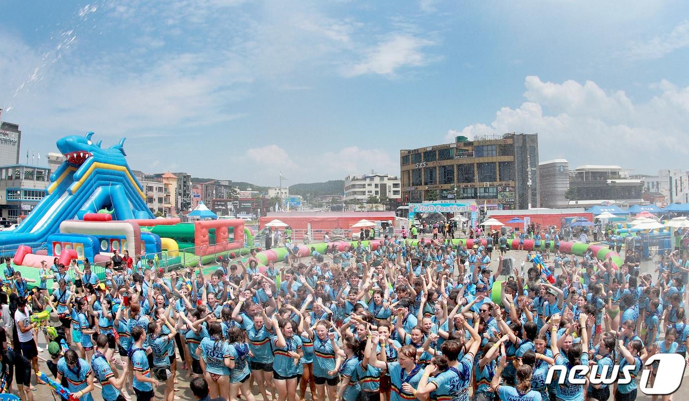 본문 이미지 - 지난달 28일 대천해수욕장 일원에서 열린 보령머드축제 모습.(보령시 제공) /뉴스1