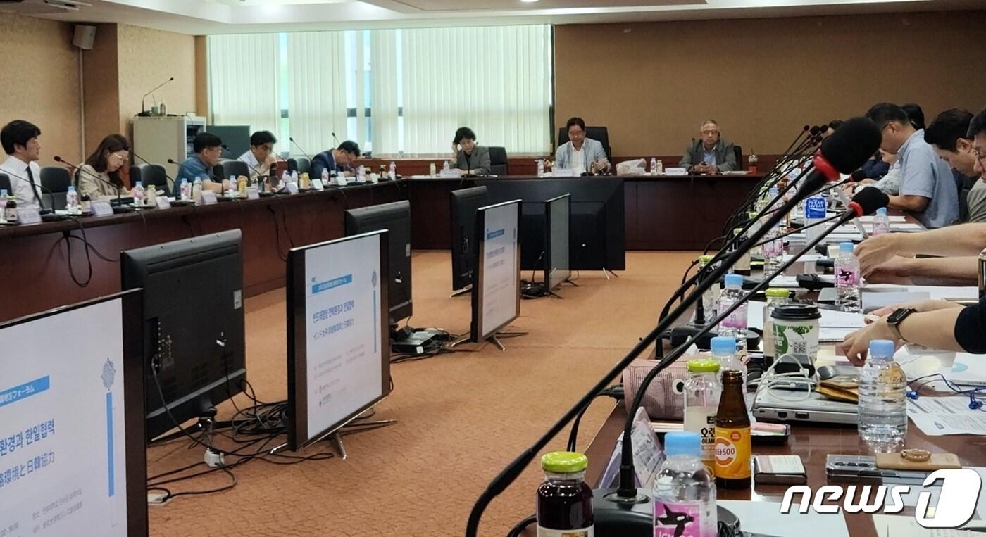 본문 이미지 - 전북대 진수당에서 28일 세종연구소 일본연구센터와 전북대 통일교육사업단·일본 히로시마시립대 히로시마평화연구소 공동 주최 '2023 한일지방포럼'이 열리고 있다.2023.7.28/뉴스1ⓒ News1 노민호 기자