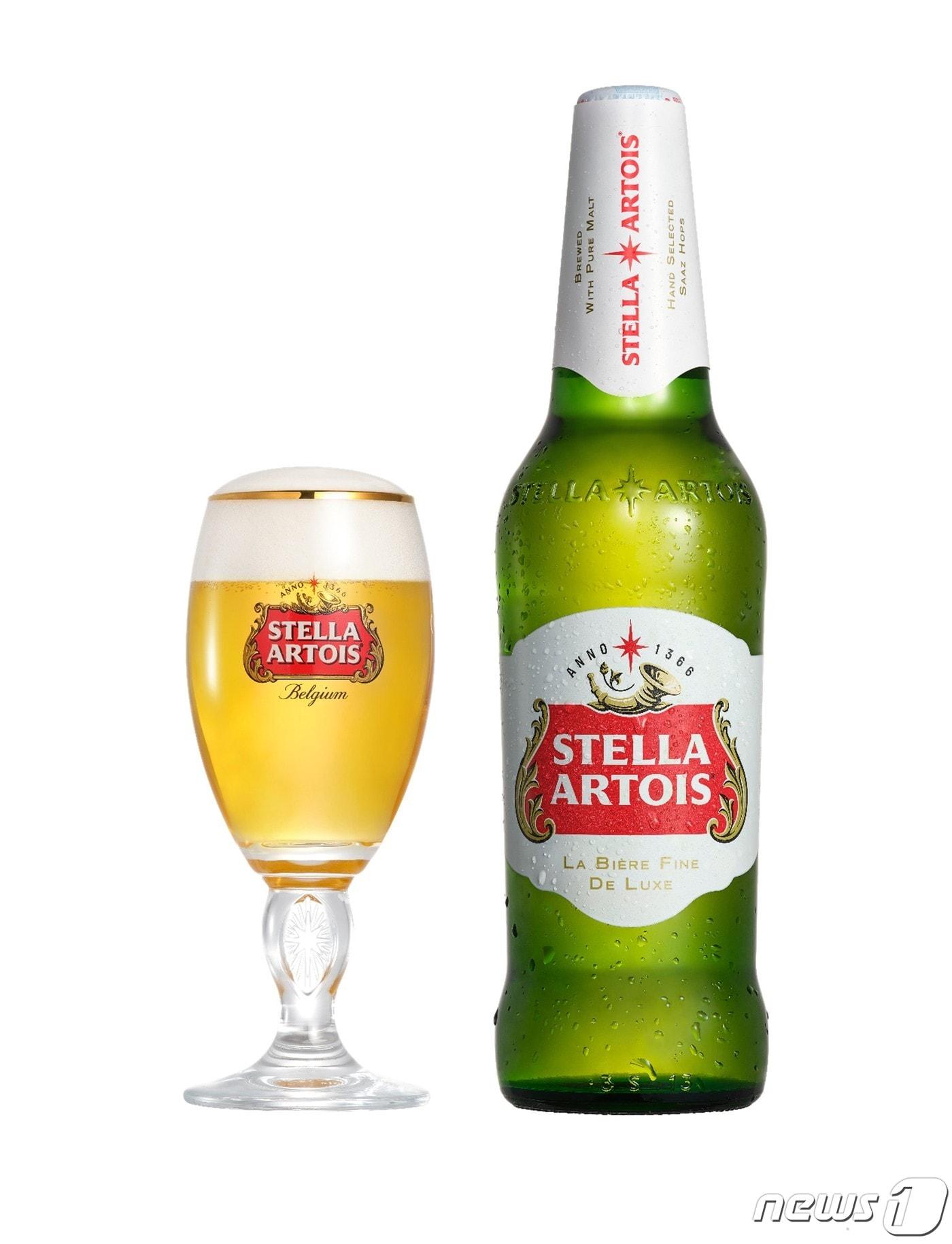 본문 이미지 - 스텔라 아르투아 신제품 500㎖ 병맥주와 특별 전용잔 미니 챌리스.(스텔라 아르투아 제공)