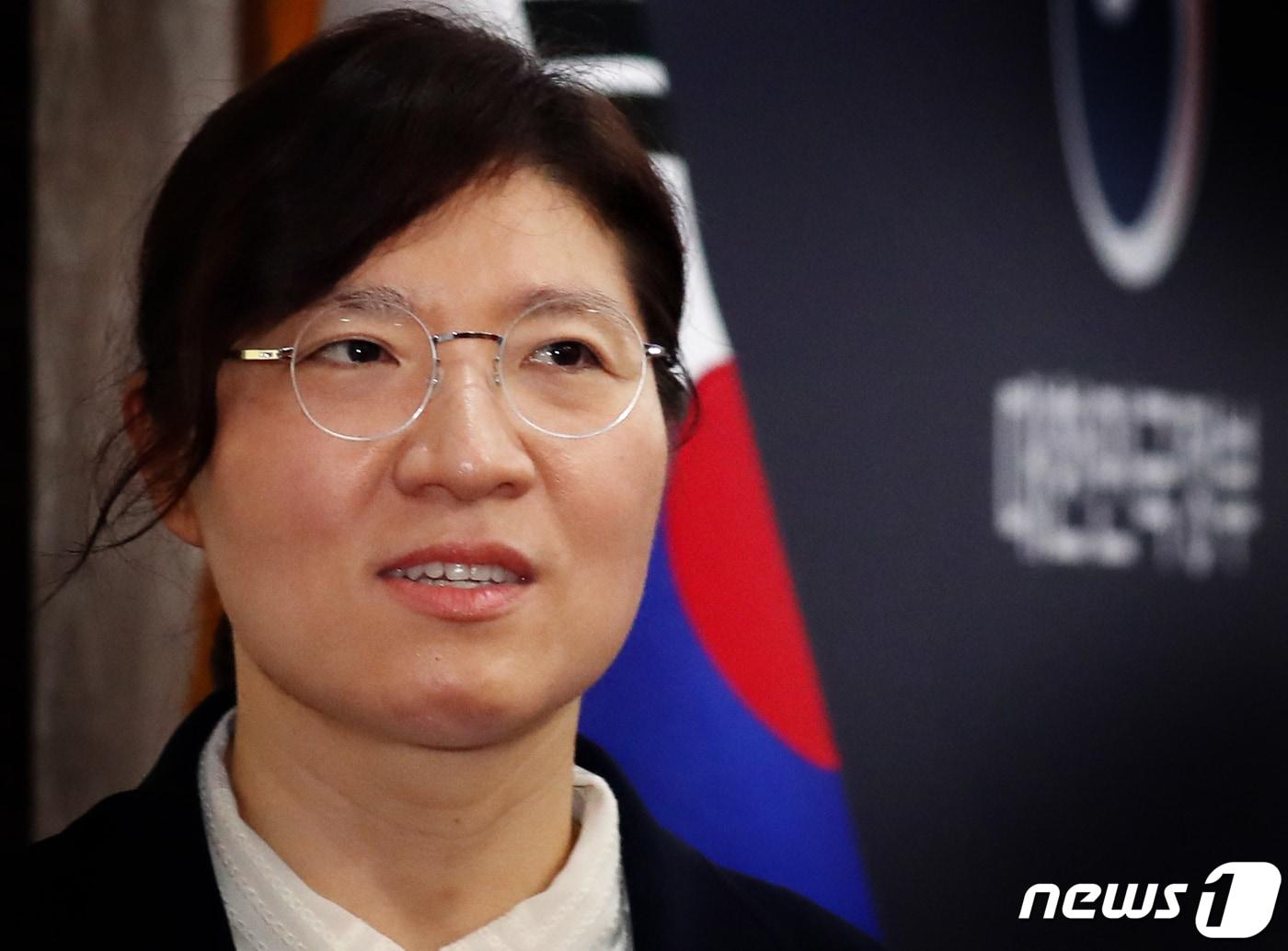 본문 이미지 - 장미란 문화체육관광부 2차관이 3일 오전 서울 종로구 세종대로 정부서울청사에서 열린 국무회의에 참석하고 있다. 2023.7.3/뉴스1