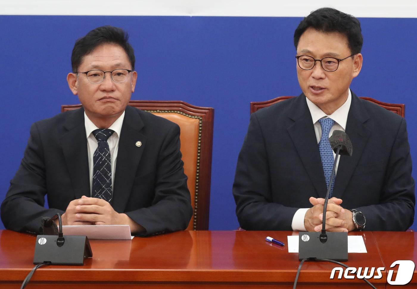 본문 이미지 - 박광온 더불어민주당 원내대표와 배진교 정의당 원내대표가 3일 오전 서울 여의도 국회에서 현안 논의 관련 회동을 하고 있다. 2023.7.3/뉴스1 ⓒ News1 송원영 기자