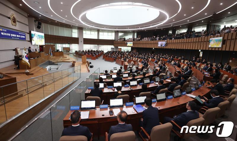 본문 이미지 - 경기도의회는 6월28일 제369회 정례회 제4차 본회의를 열어 '경기도 군유휴지 및 유휴지주변지역 활동과 지원에 관한 조례안'을 통과시켰다.(경기도의회 제공)