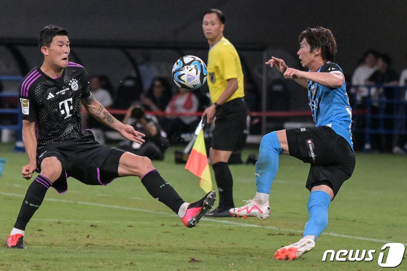 본문 이미지 - 가와사키를 상대하는 정성룡 ⓒ AFP=뉴스1