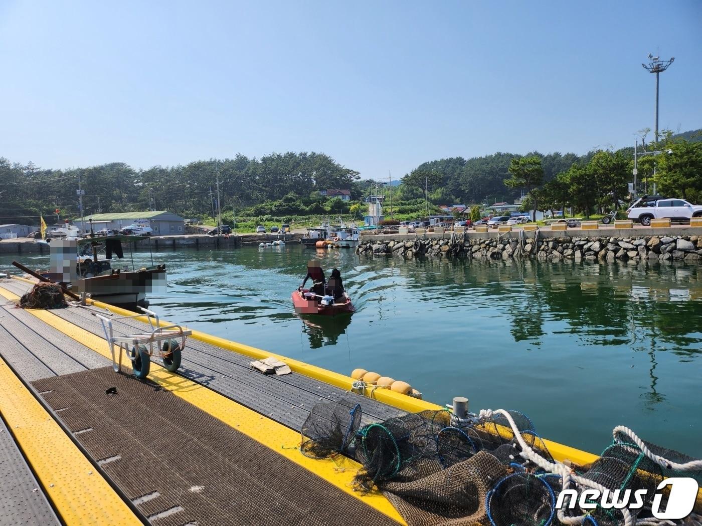 본문 이미지 - 경남 고성군 맥전포항.(사천해경 제공)