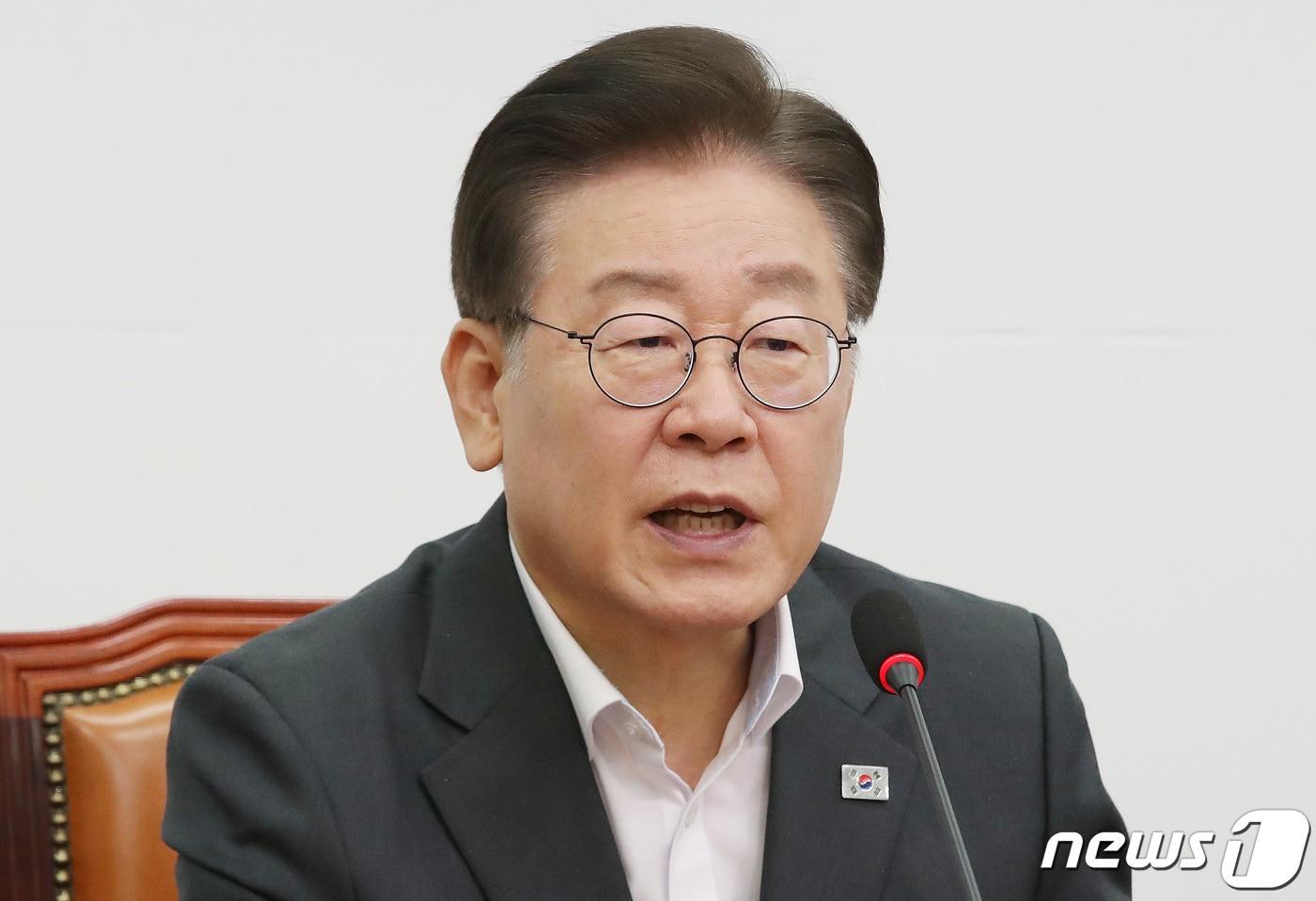 본문 이미지 - 이재명 더불어민주당 대표가 31일 오후 서울 여의도 국회에서 열린 10.29 이태원참사 유가족 간담회에서 모두발언을 하고 있다. 2023.7.31/뉴스1 ⓒ News1 임세영 기자