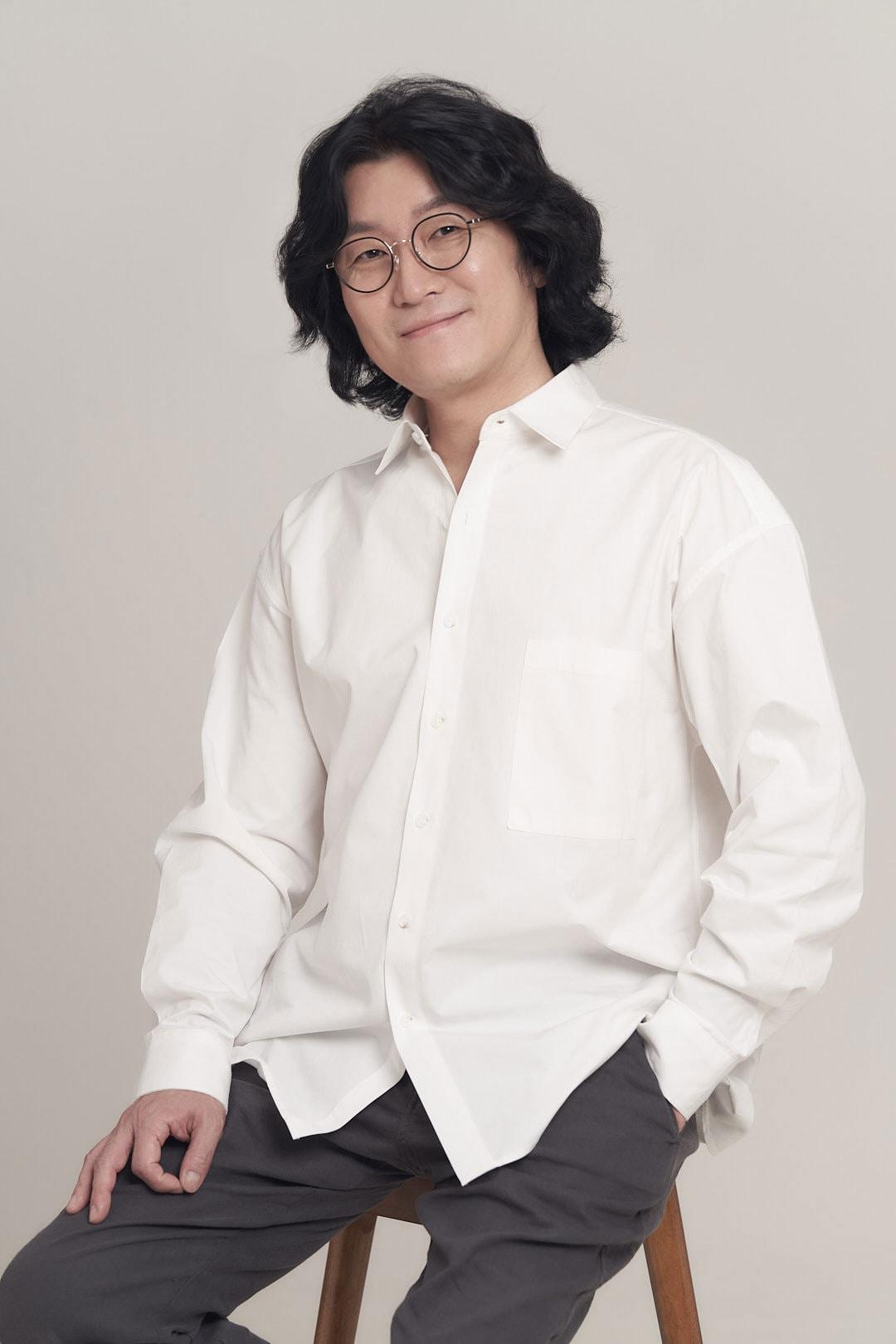 본문 이미지 - 비뇨의학과 전문의 '꽈추형' 홍성우