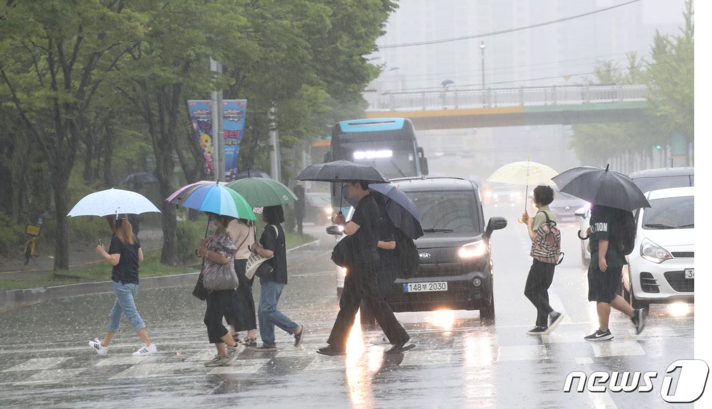 비 내리는 광주 2023.7.4/뉴스1 ⓒ News1 김태성 기자