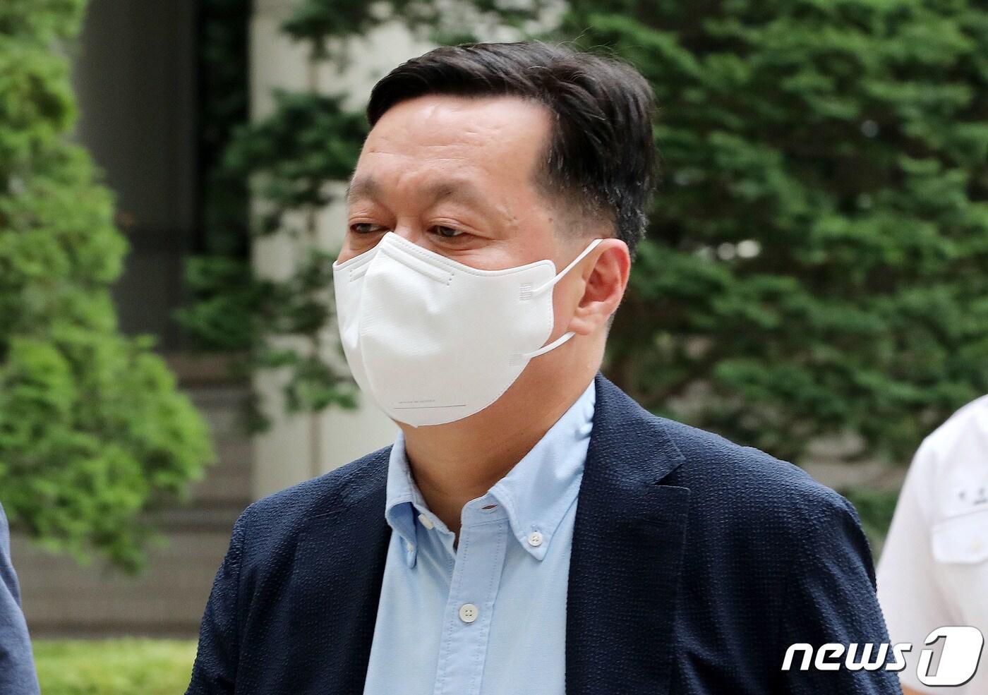 본문 이미지 - 정진상 전 실장이 4일 서울중앙지법에서 열린 대장동 재판에 출석하고 있다. 2023.7.4/뉴스1 ⓒ News1 박세연 기자