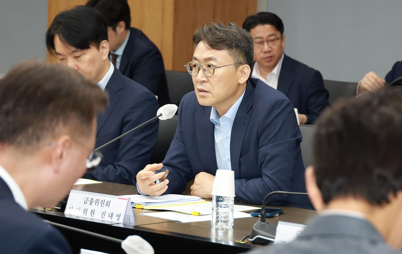 본문 이미지 - 권대영 금융위원회 상임위원이 4일 오전 캠코 양재타워에서 개최한 PF 사업정상화 MOU 체결식 및 부동산 PF 사업장 정상화 추진상황 점검회의에 참석해 부동산 PF 사업정상화 추진상황을 점검하고, 시장상황에 대한 업계 의견을 청취했다. (금융위원회 제공)