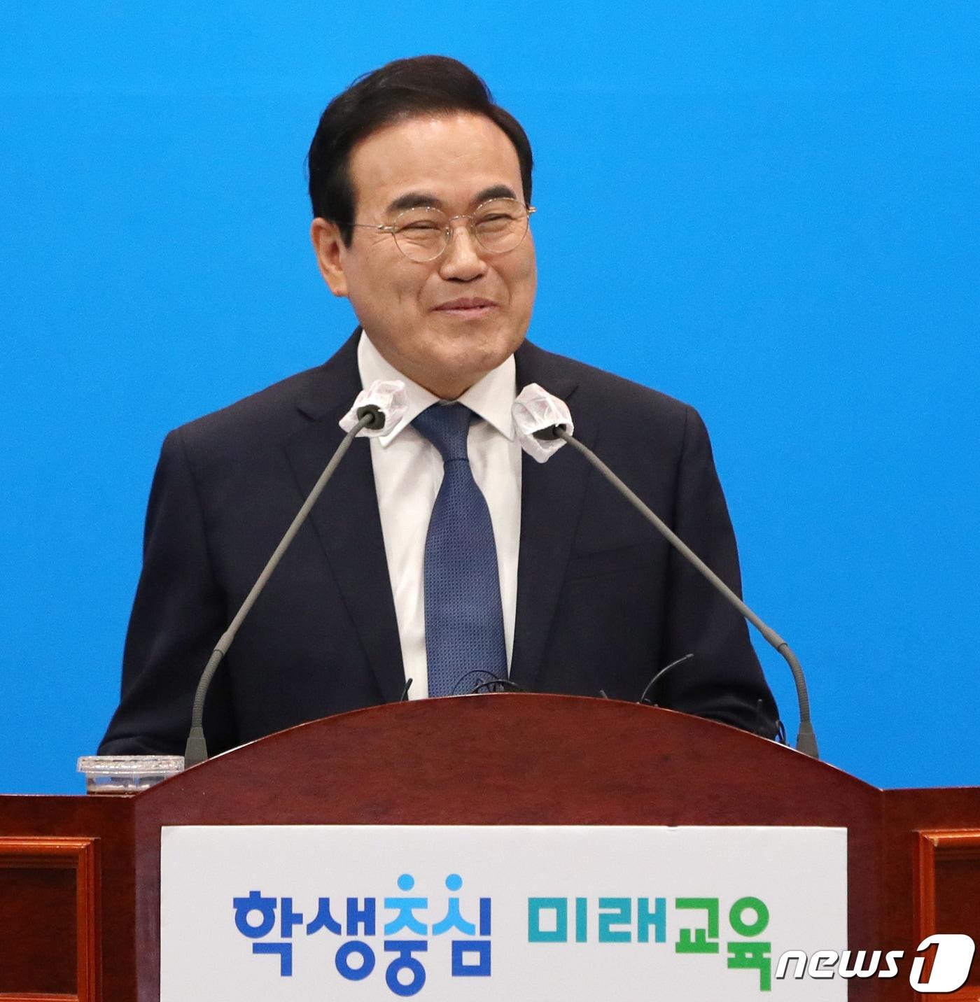 본문 이미지 - 서거석 전북교육감이 4일 전북 전주시 전라북도교육청에서 취임 1주년 기자회견을 열고 질의에 답변을 하고 있다. 2023.7.4/뉴스1 ⓒ News1 유경석 기자