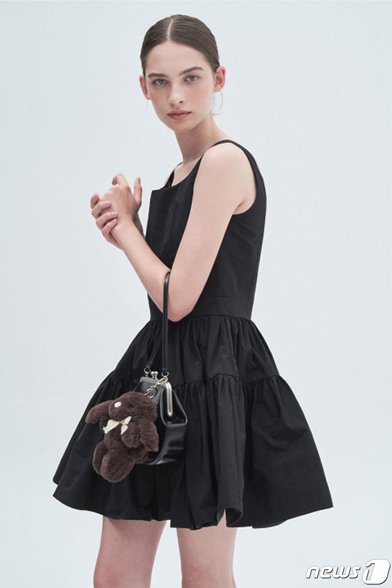 본문 이미지 - '키링'이 패션 아이템으로 떠오르고 있다.(W컨셉제공)