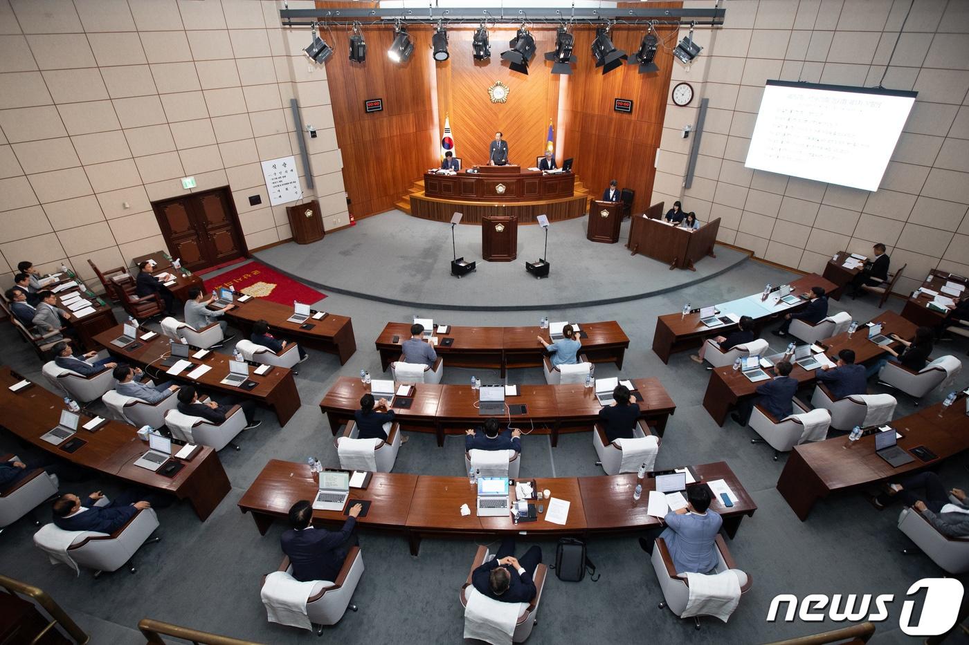 본문 이미지 - 전북 군산시의회가 5일 제257회 임시회를 열고 전세 사기 피해자에 대한 지원특별법을 실효성 있게 개정할 것을 촉구하는 건의안을 채택했다.(군산시의회 제공) 2023.7.5/뉴스1