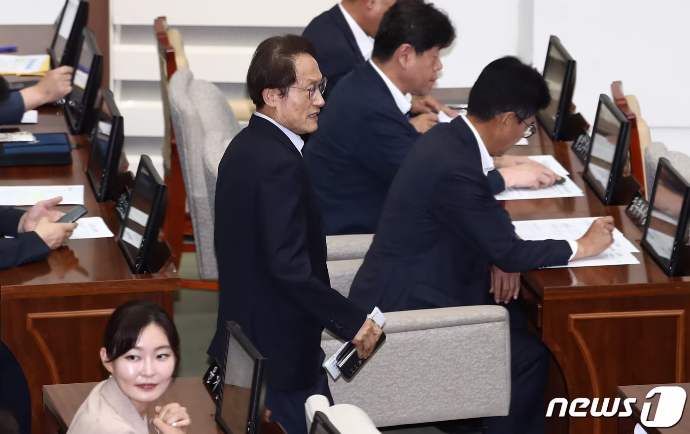 본문 이미지 - 조희연 서울시교육감이 5일 서울 중구 서울시의회에서 열린 제319회 정례회 제7차 본회의 및 폐회식에 참석하고 있다. 2023.7.5/뉴스1 ⓒ News1 김민지 기자