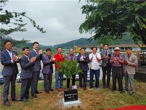 본문 이미지 -  한국농어촌공사 충북지역본부가 5일 괴산에서 양봉농가 활성화 행사를 했다.(충북본부제공) / 뉴스1