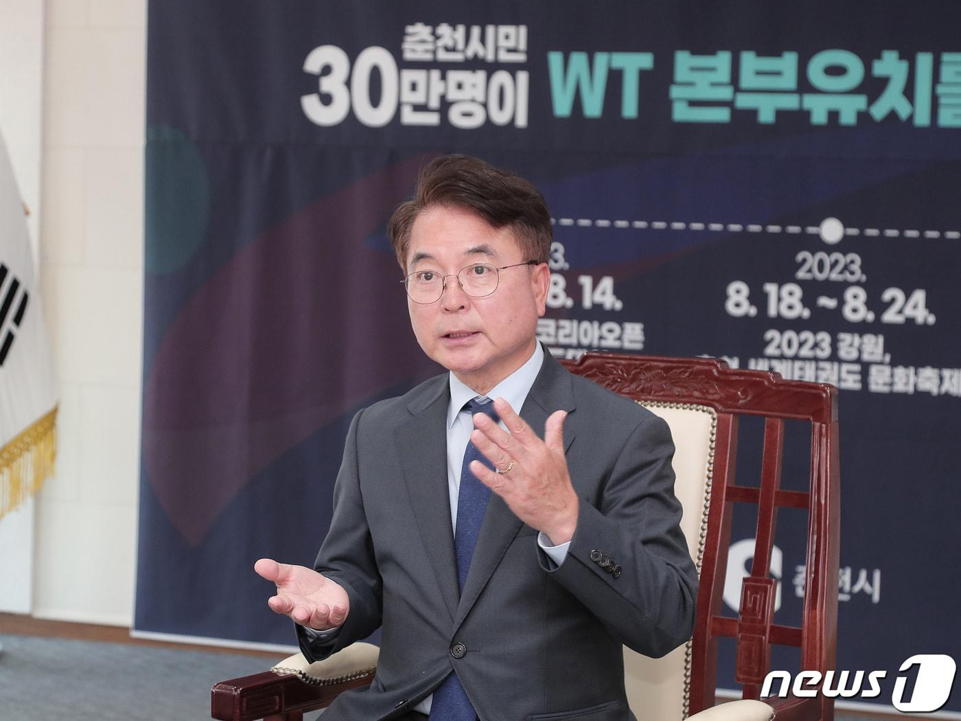 본문 이미지 - 육동한 강원 춘천시장이 5일 시청 접견실에서 뉴스1 취재기자와 인터뷰를 하고 있다.(춘천시 제공)2023.7.5