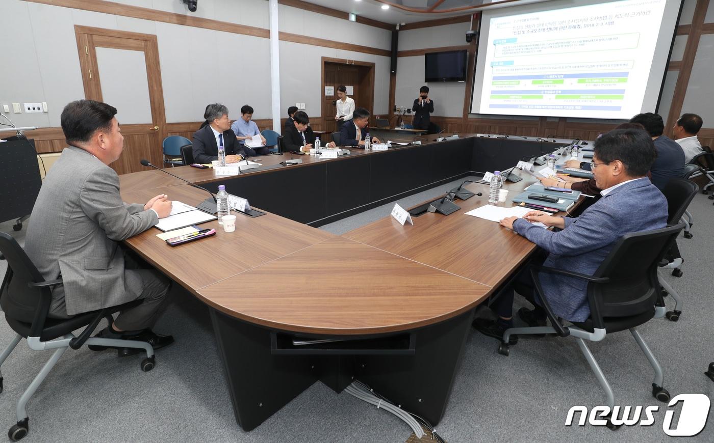 충북 청주시가 5일 임시청사 소회의실에서 '청주시 도시지역 빈집 실태조사 용역' 중간보고회를 열고 있다.(청주시 제공).2023.7.5/뉴스1