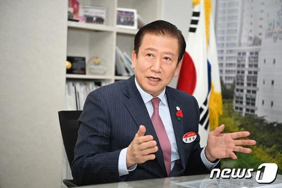 본문 이미지 - 주석수 부산 연제구청장이 뉴스1과 인터뷰를 하고 있다(연제구청 제공)