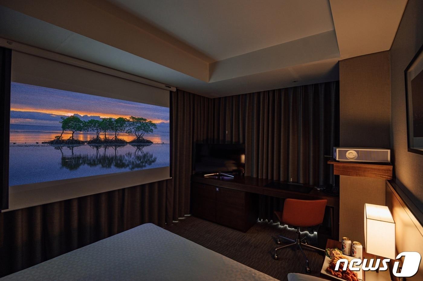 포포인츠 바이 쉐라톤 조선 서울역 시네마룸 패키지(조선호텔앤리조트 제공)