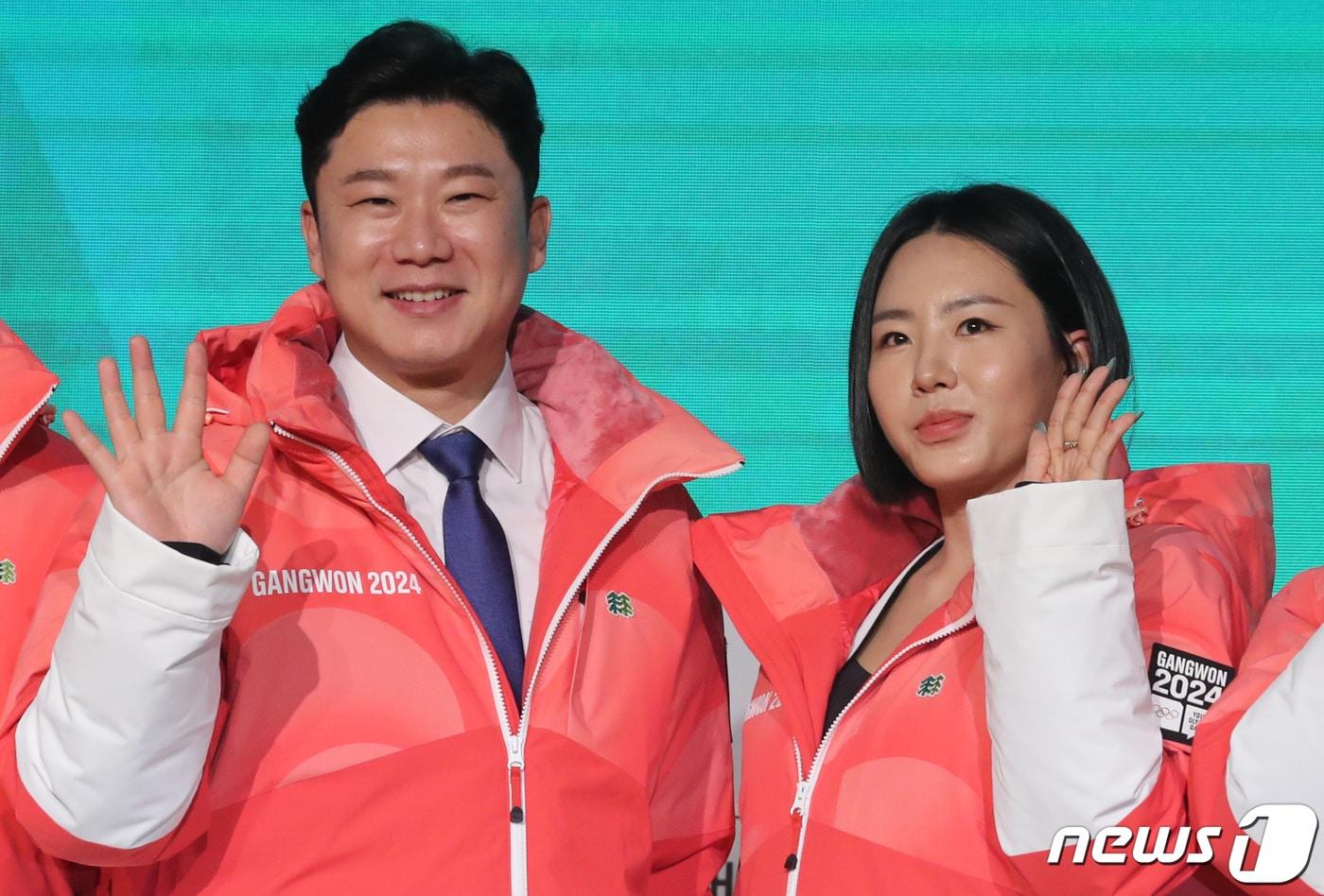 진종오·이상화 강원2024 공동조직위원장이 지난 7월 6일 서울 송파구 올림픽파크텔에서 열린 2024 강원 동계청소년올림픽 대회 G-200 계기 출정행사를 통해 대회를 소개하고 있다.  2024 강원 동계청소년올림픽 대회는 평창, 강릉, 정선, 횡성 등 강원특별자치도 4개 도시에서 2024년 1월 19일부터 2월 1일까지 열린다. 2023.7.6/뉴스1 ⓒ News1 김성진 기자