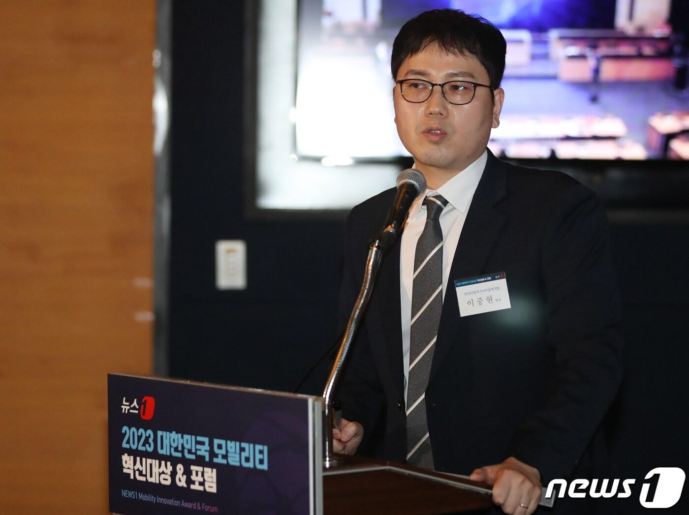 본문 이미지 - 이중현 현대자동차 RAM설계개발팀장이 6일 서울 중구 대한상공회의소 의원회의실에서 열린 ‘2023 대한민국 모빌리티 혁신대상&포럼’에서 현대자동차 AAM비전 및 추진현황을 발표하고 있다. 2023.7.6/뉴스1 ⓒ News1 허경 기자