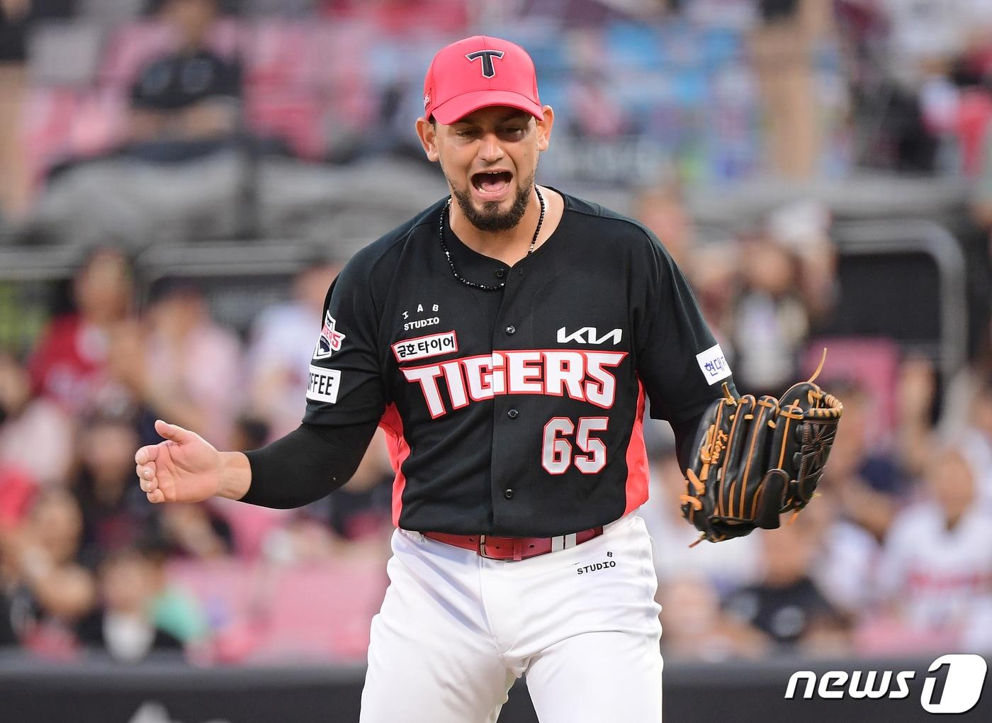 본문 이미지 - KIA 타이거즈의 마리오 산체스가 9일 열린 프로야구 KT 위즈전에서 6회초 삼진을 잡은 뒤 포효하고 있다. (KIA 제공)