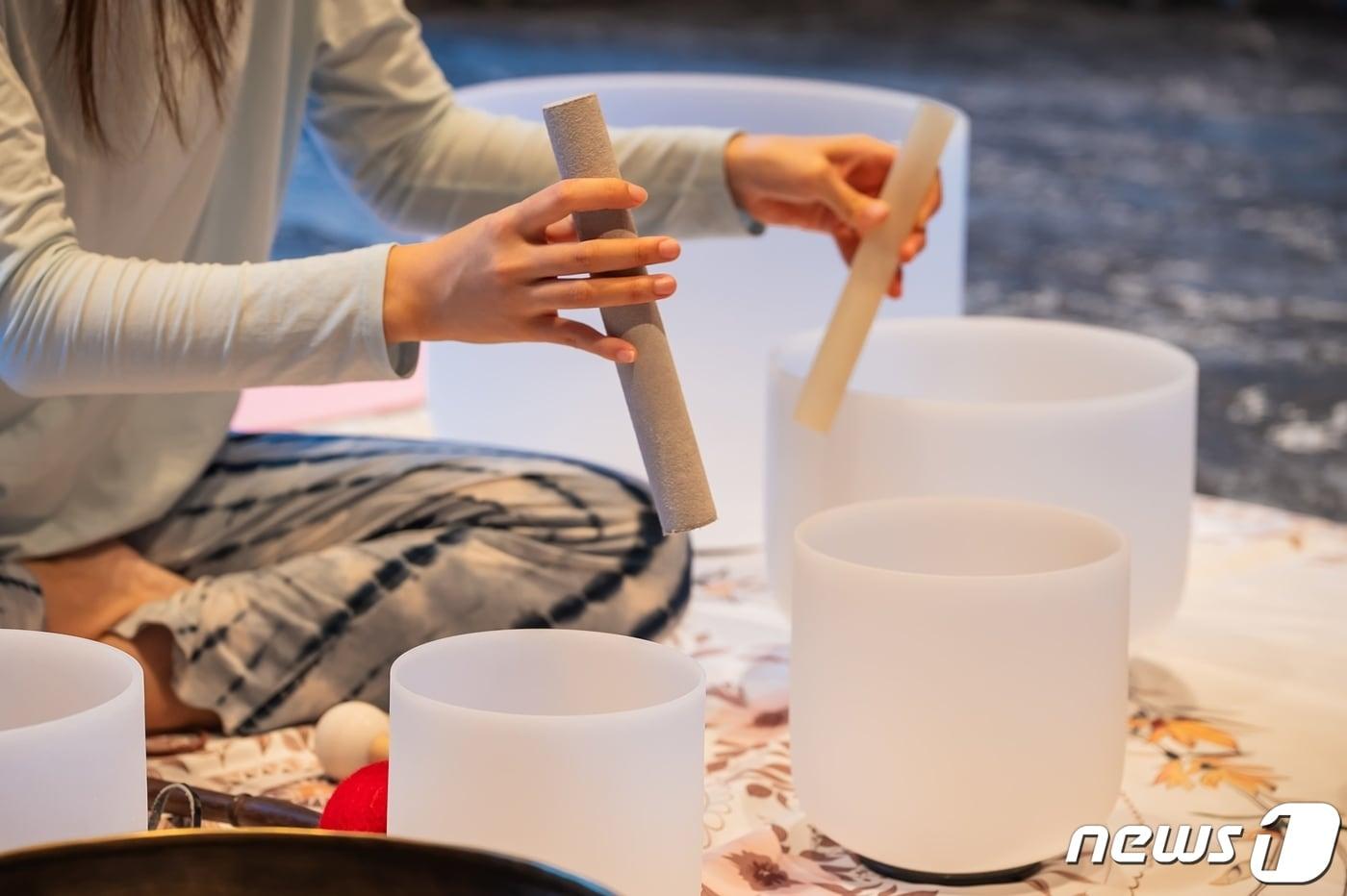 롯데시티호텔 제주의 '힐링 오브 웰니스' 싱잉볼(롯데호텔앤리조트 제공)