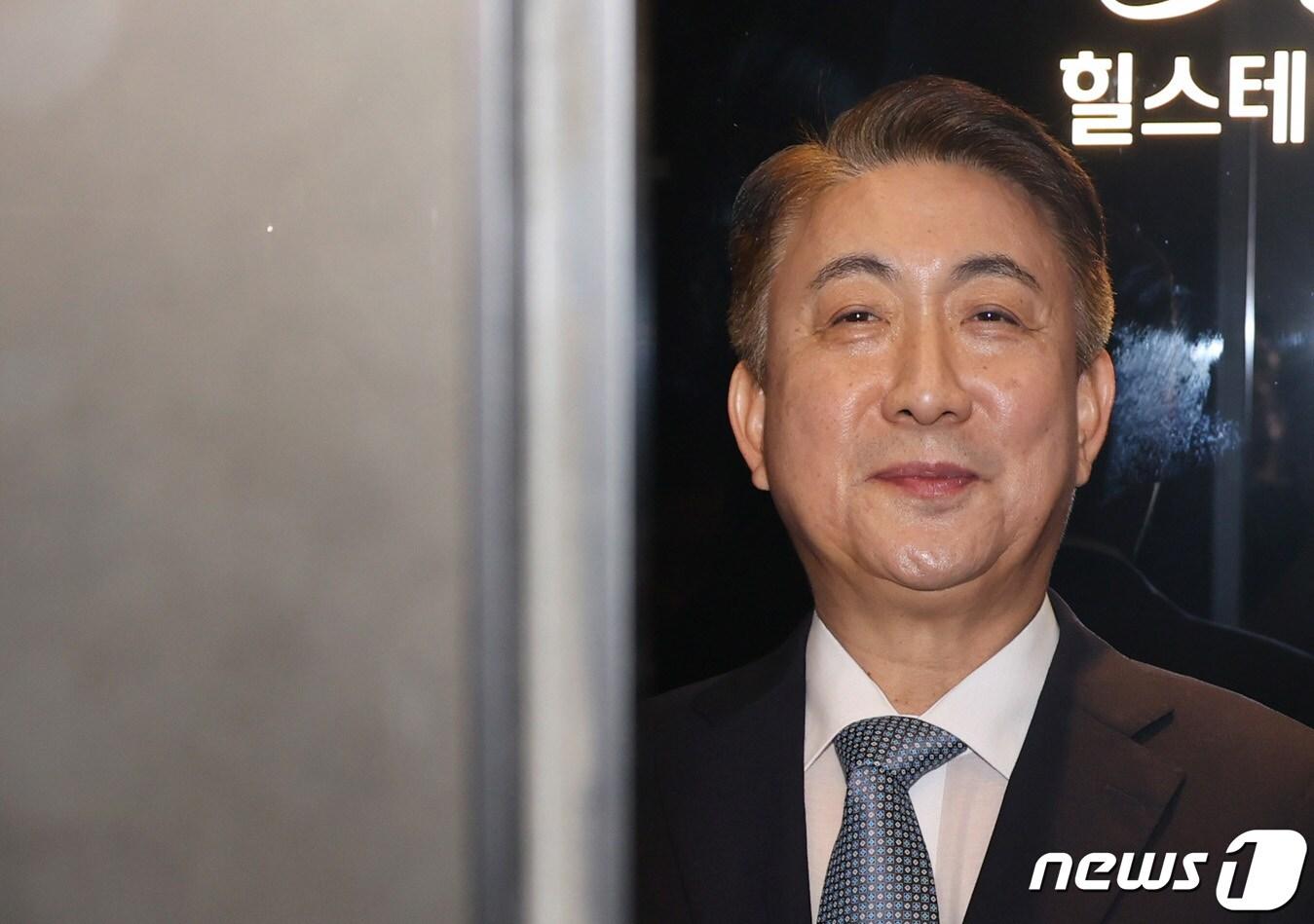 본문 이미지 - 이동관 방송통신위원장 후보자가 1일 오전 경기 과천시의 한 오피스텔에 마련된 청문회 준비 사무실로 출근하고 있다. (공동취재) 2023.8.1/뉴스1 ⓒ News1 구윤성 기자