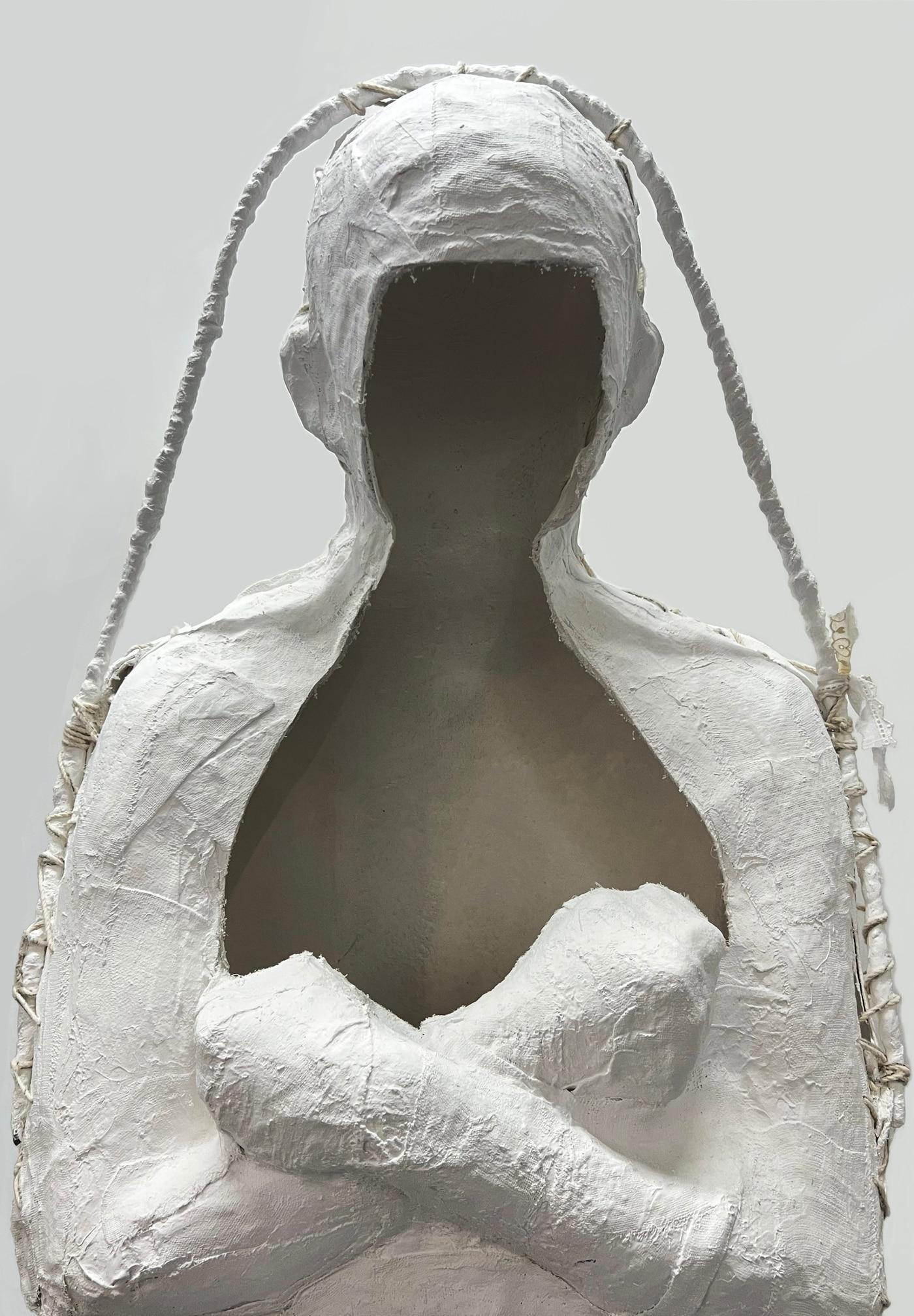 본문 이미지 -  신부_이유성_2023, 석고붕대, 철사, 털실, 나무_184x44x40cm (서울시립미술관 제공)