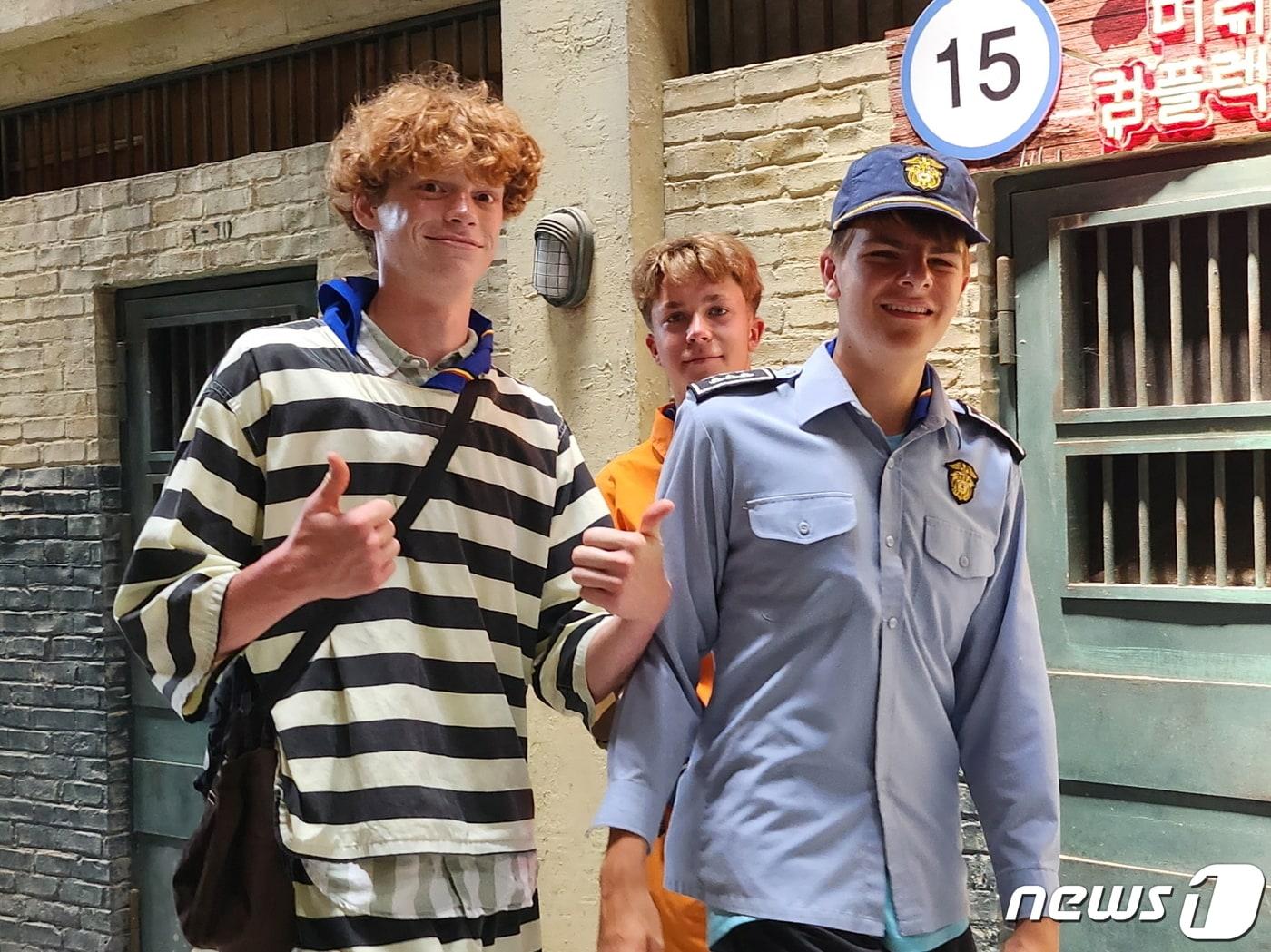 본문 이미지 - 2023 새만금 제25회 세계스카우트 잼버리에 참가하기 위해 입국한 세계 청소년들이  전북 익산 곳곳의 이색 관광 매력에 흠뻑 빠졌다.(익산시 제공)2023.8.1./뉴스1