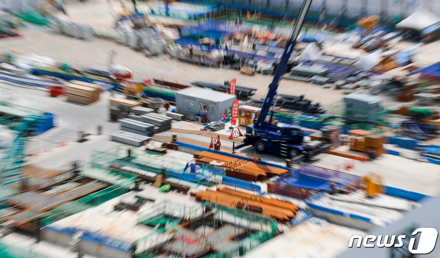  경기 남양주 시내 한 신축 아파트 건설현장의 모습. 2023.8.1/뉴스1 ⓒ News1 김도우 기자