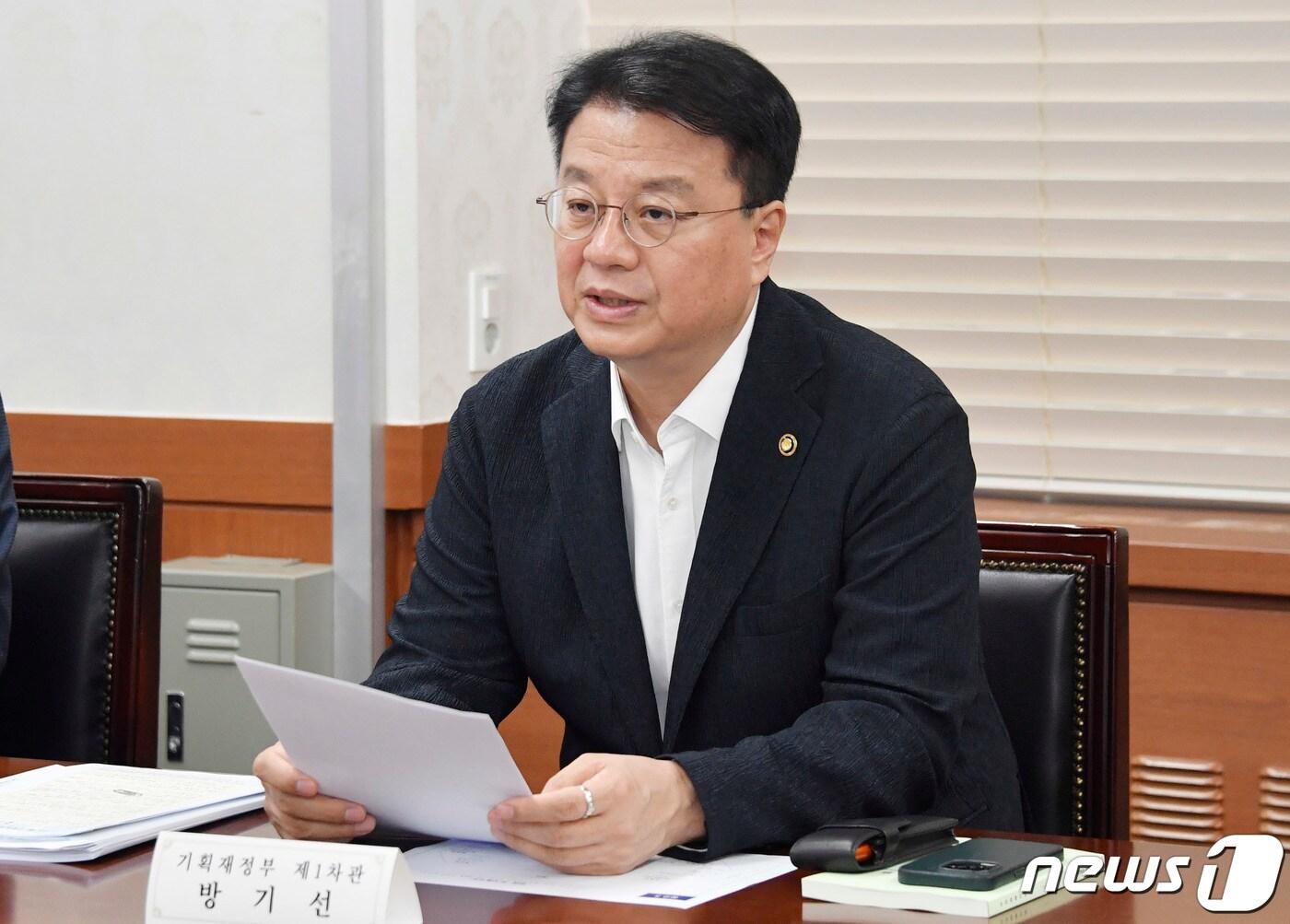 본문 이미지 - 방기선 기획재정부 차관이 10일 오전 서울 종로구 정부서울청사에서 열린 '일자리 TF 회의'에서 모두발언을 하고 있다. (기획재정부 제공) 2023.8.10/뉴스1
