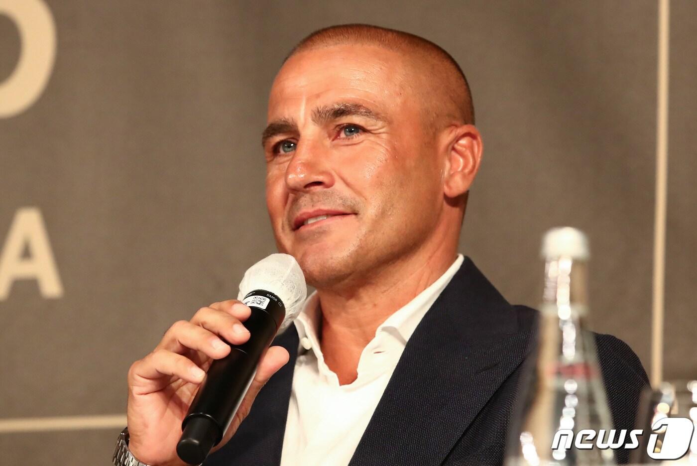이탈리아 축구 전설 파비오 칸나바로가 10일 오전 서울 영등포구 페어몬트 앰배서더 서울에서 열린 라싱시티그룹 초청 축구 레전드 3인 기자회견에서 취재진 질의에 답변하고 있다. 2023.8.10/뉴스1 ⓒ News1 김민지 기자