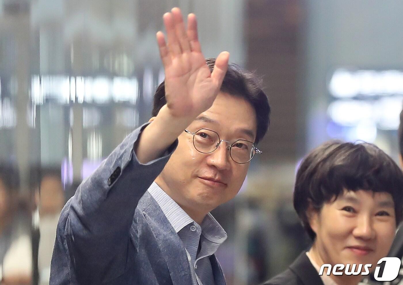 김경수 전 경남도지사가 10일 오전 인천국제공항을 통해 영국 유학길에 오르고 있다. 2023.8.10/뉴스1 ⓒ News1 민경석 기자